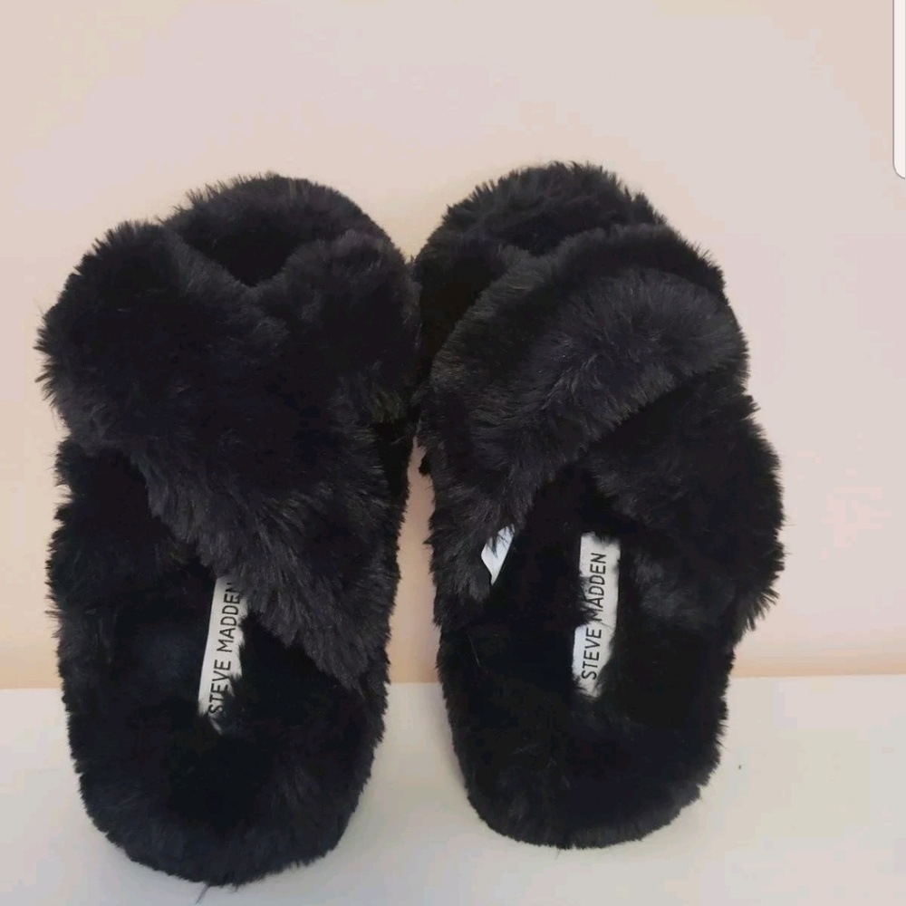 STEVE MADDEN Women's 'Crissy' Black Faux Fur Slipp - Picture 1 of 6